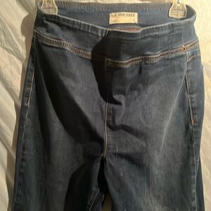 We the Free slip on stretch denim.  No zipper two back pockets flare leg
